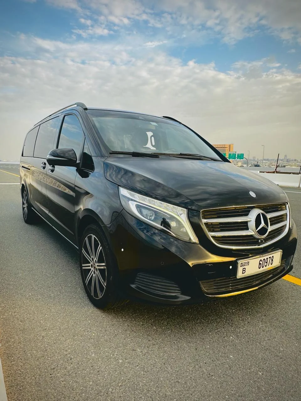 Mercedes-Benz V-Class V250 gallery image